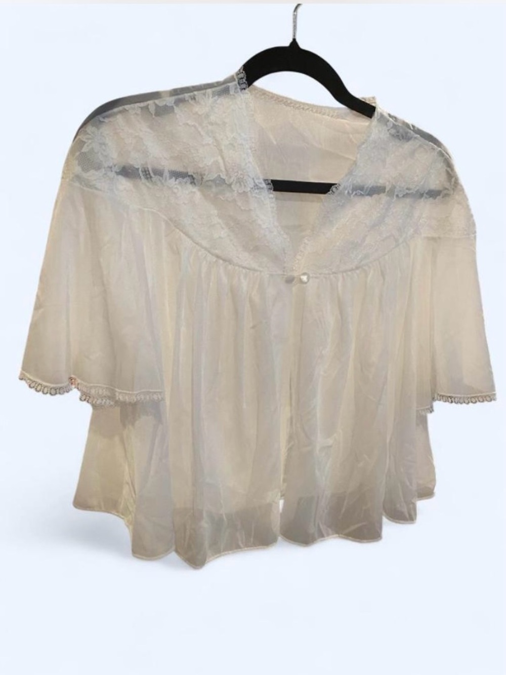 Vanity Fair white lace trim fairy top with pearl button detail. Size:M